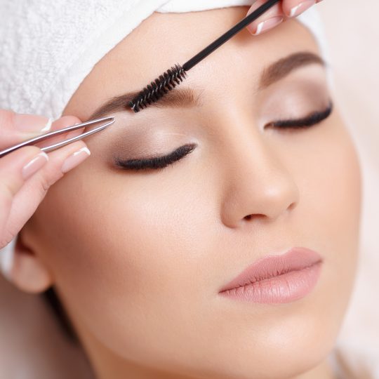 https://www.reckin-kosmetik.de/wp-content/uploads/2021/12/augenbrauen-faerben-reckin-kosmetik-540x540.jpg