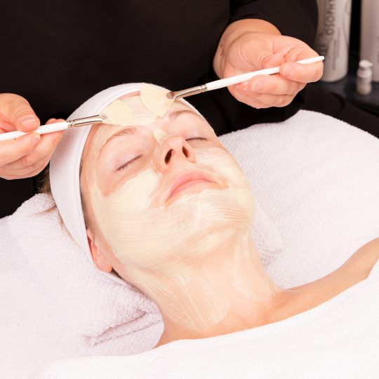 https://www.reckin-kosmetik.de/wp-content/uploads/2021/12/kraeuterschaelkur-behandlung-reckin-kosmetik-540x540.jpg