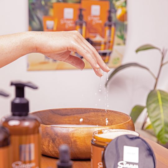 https://www.reckin-kosmetik.de/wp-content/uploads/2021/12/spezialbehandlung-haende-reckin-kosmetik-540x540.jpg